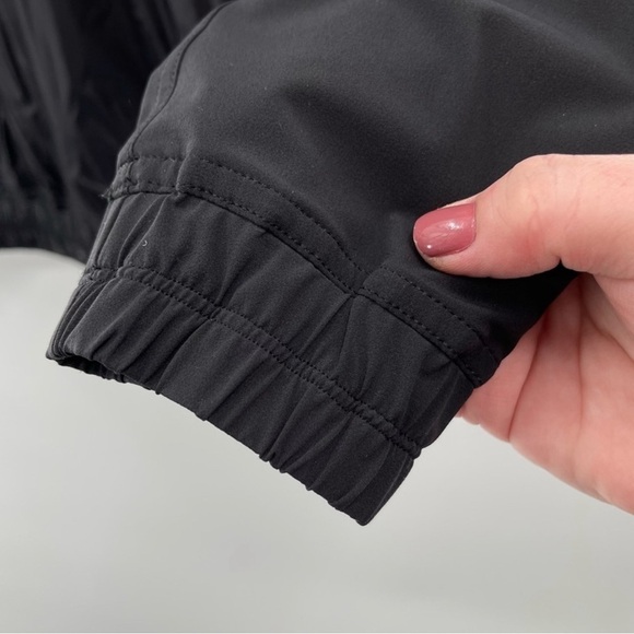 Lululemon All Roads 1/2 Zip Black Lightweight Jacket Shirt Size 8 - Picture 9 of 11